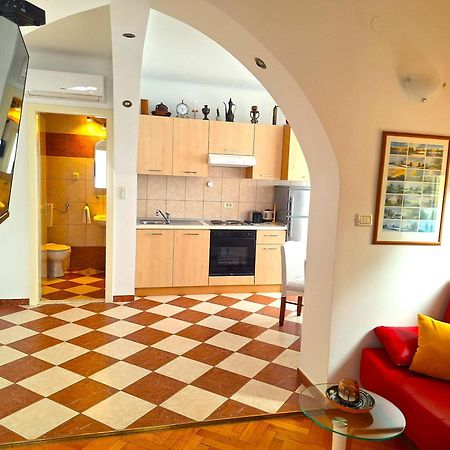 Sunny Center Apartment Split Bilik gambar