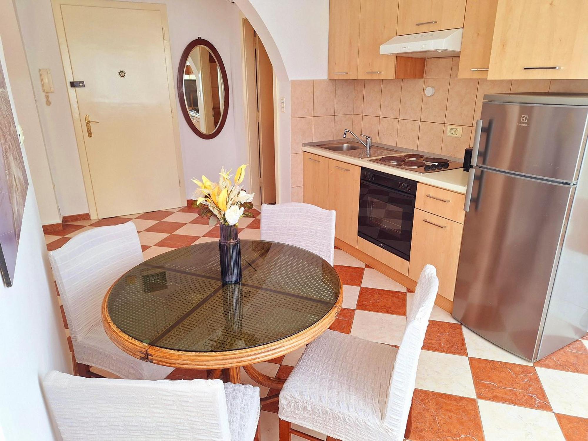 Sunny Center Apartment Split Bilik gambar