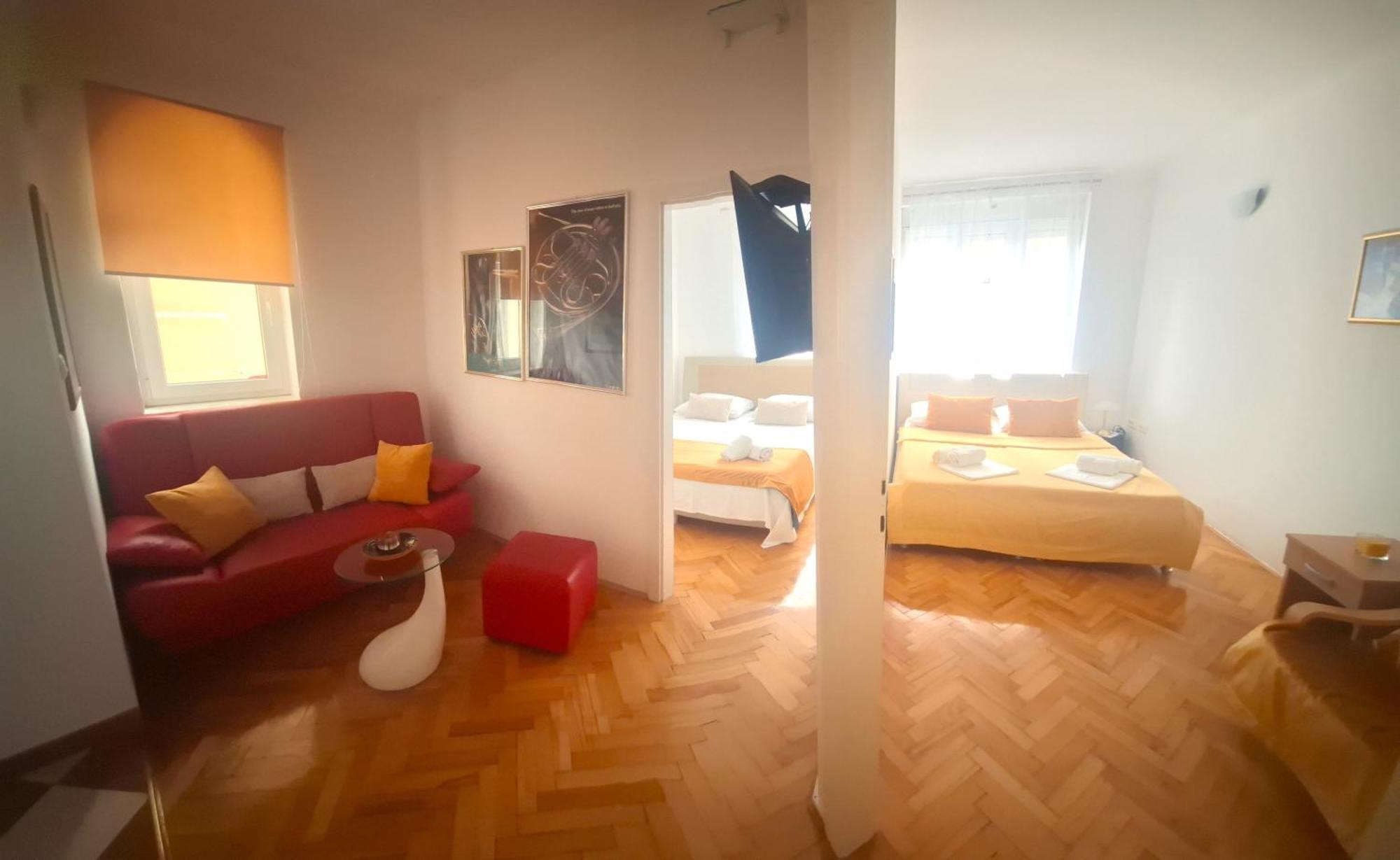 Sunny Center Apartment Split Bilik gambar