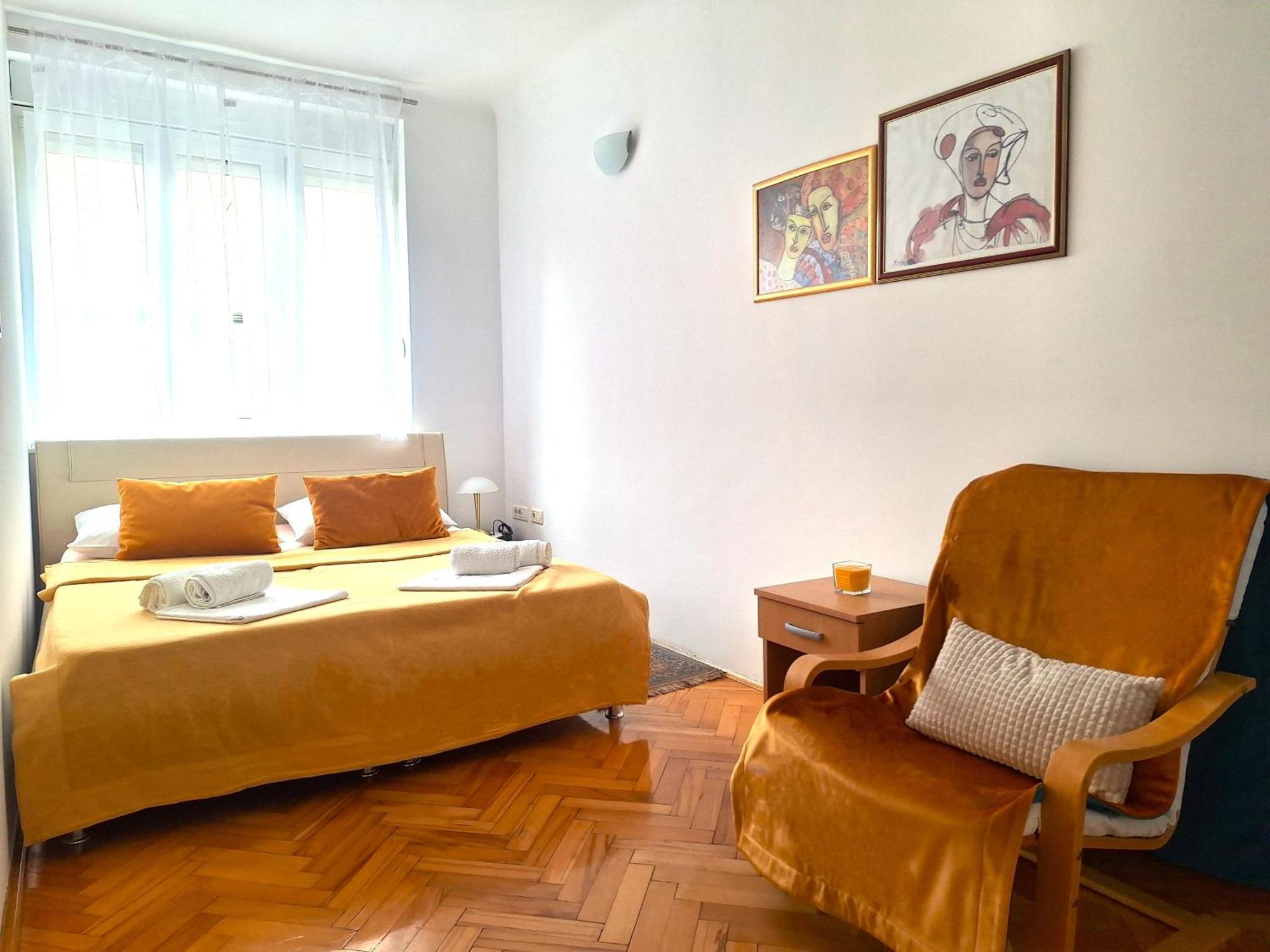 Sunny Center Apartment Split Bilik gambar