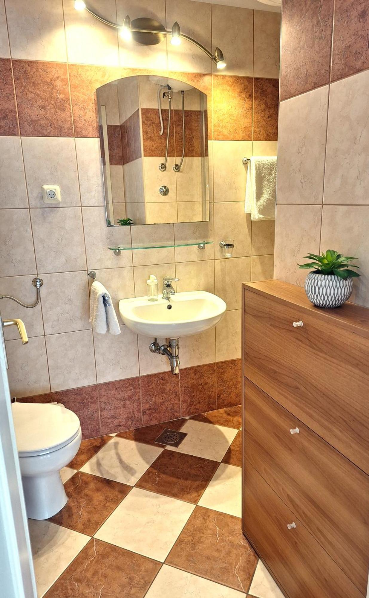 Sunny Center Apartment Split Bilik gambar
