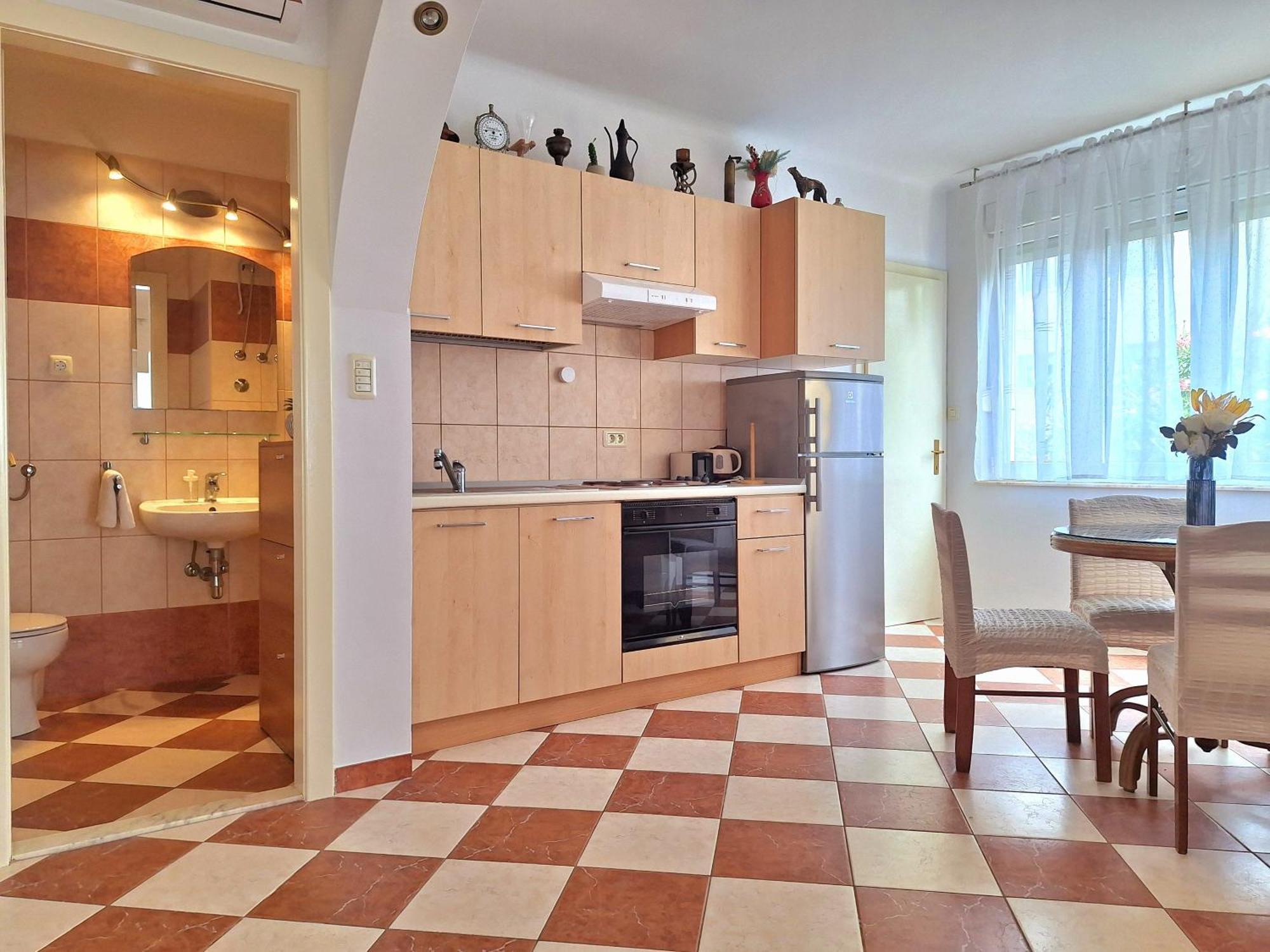 Sunny Center Apartment Split Bilik gambar